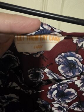 💥 $10 or💥 5 For $  Let Them Eat Cake Floral Poncho Burgundy with Blue Flowers